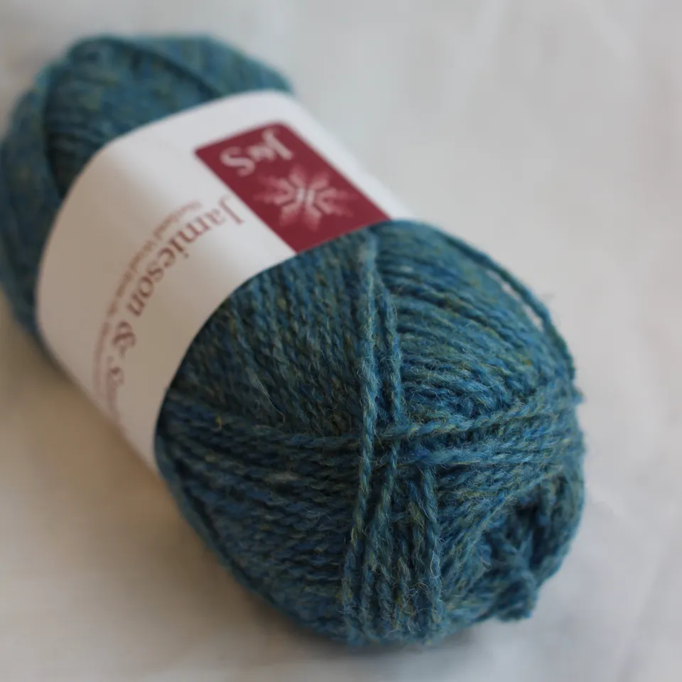 jamieson-smith-2ply-jumper-weight-fc39-pelote-bleue-25g image 1