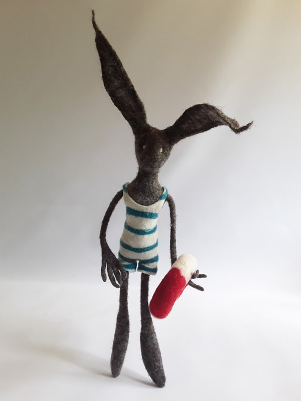 bellaventure-lapin-nageur-figurine-feutre-50-cm-laine-france image 2