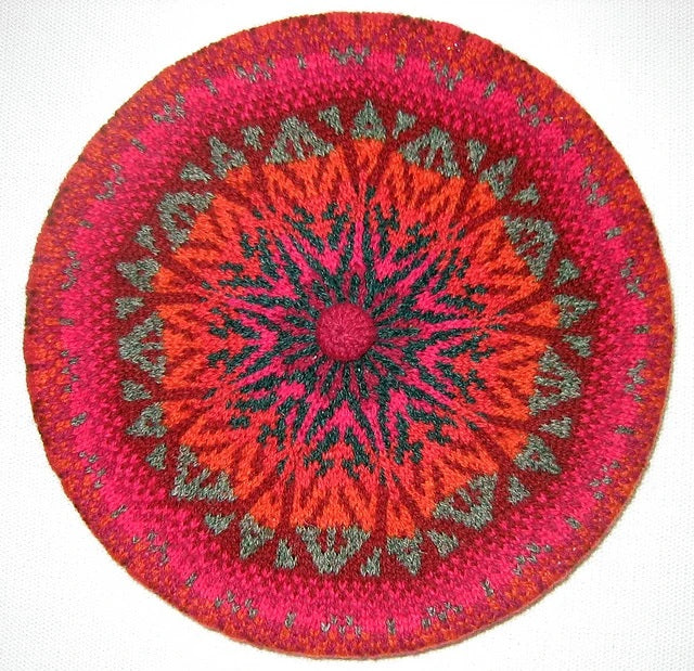 jamieson-smith-leaves-tam-kit-bonnet-tricoter-fair-isle image 1