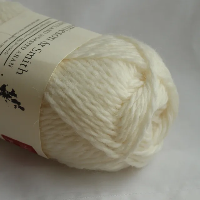 jamieson-smith-aran-worsted-fil-snaa-white-50g image 1