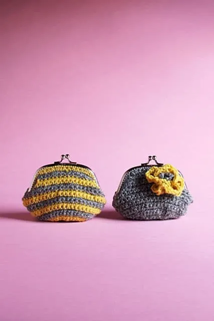jamieson-s-of-shetland-crotchet-purse-flowers-and-stripe-patron-crochet image 1