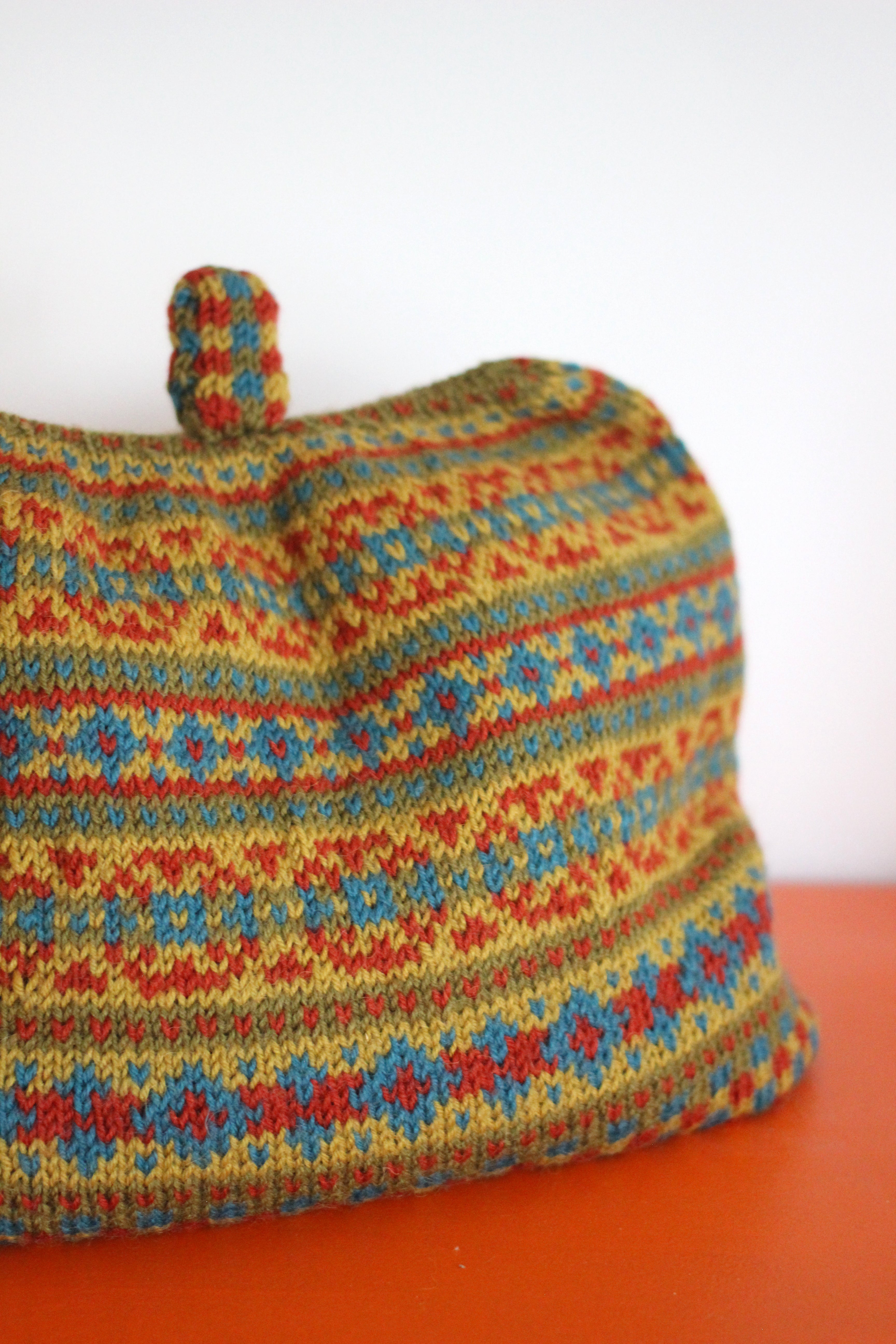 jamieson-smith-tingwall-tea-cosy-kit-cache-th-i-re-fair-isle image 1