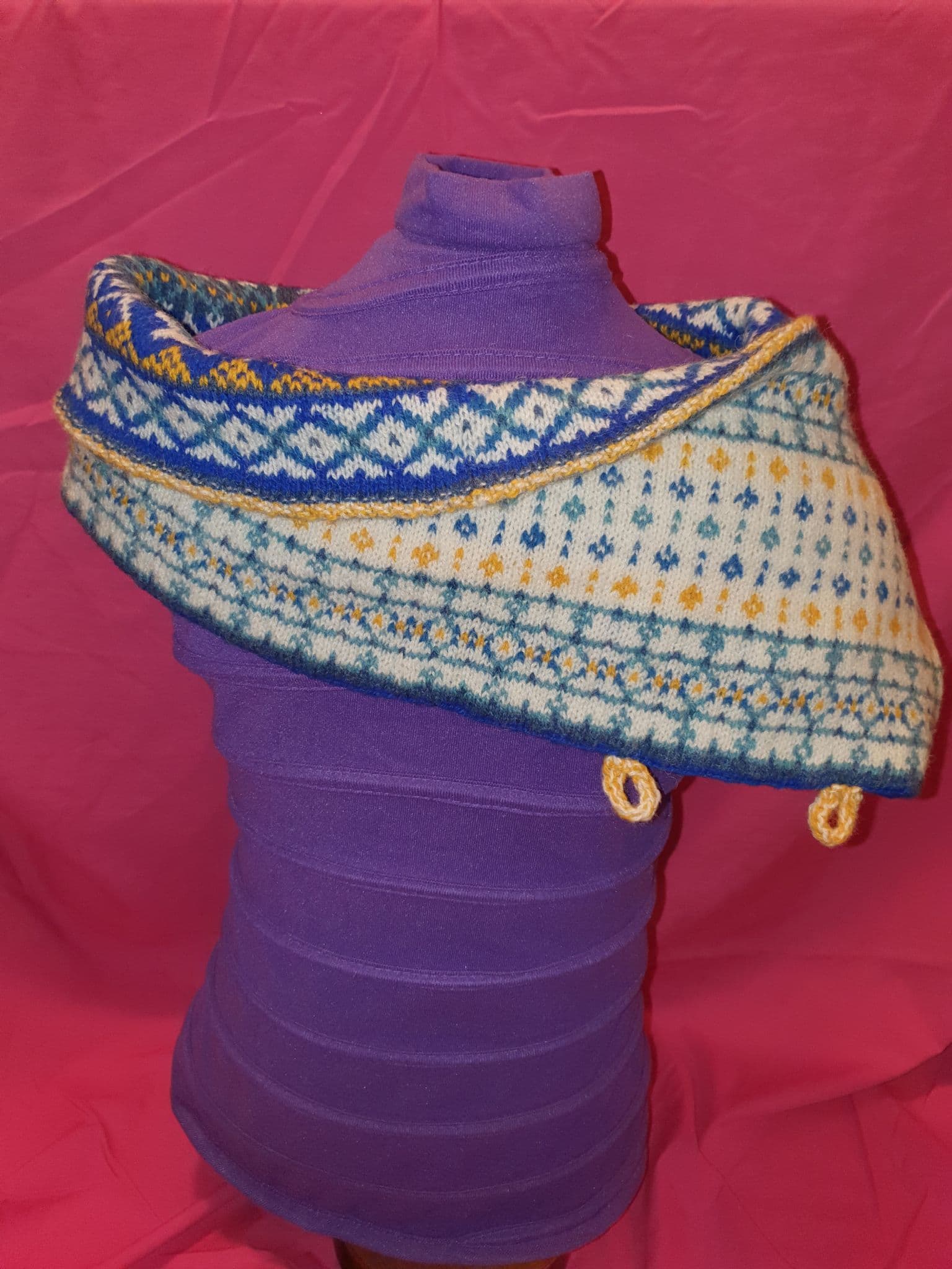jamieson-s-harriet-s-cowl-patron-col-bleu-mri image 3