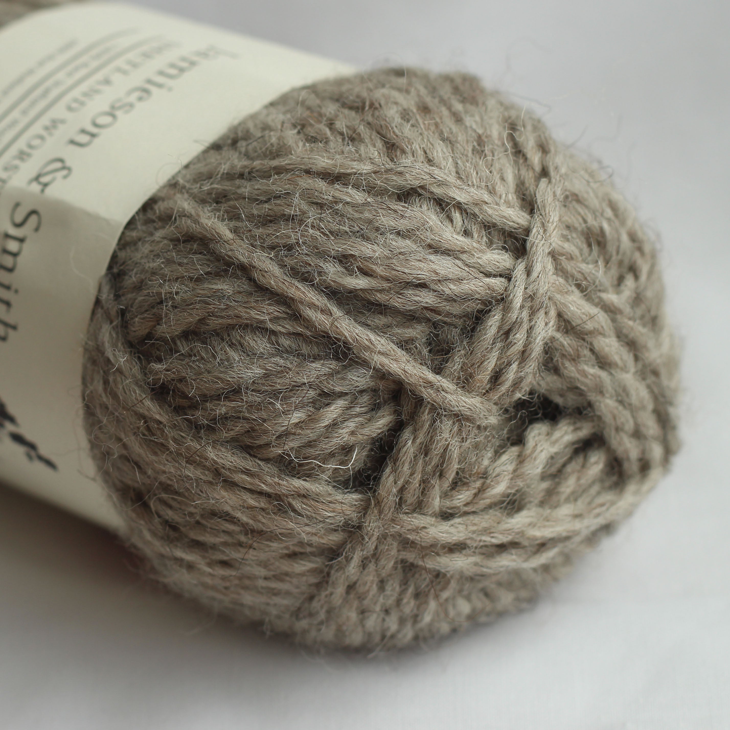 jamieson-smith-shetland-aran-worsted-fil-gris-clair-naturel-50g image 1