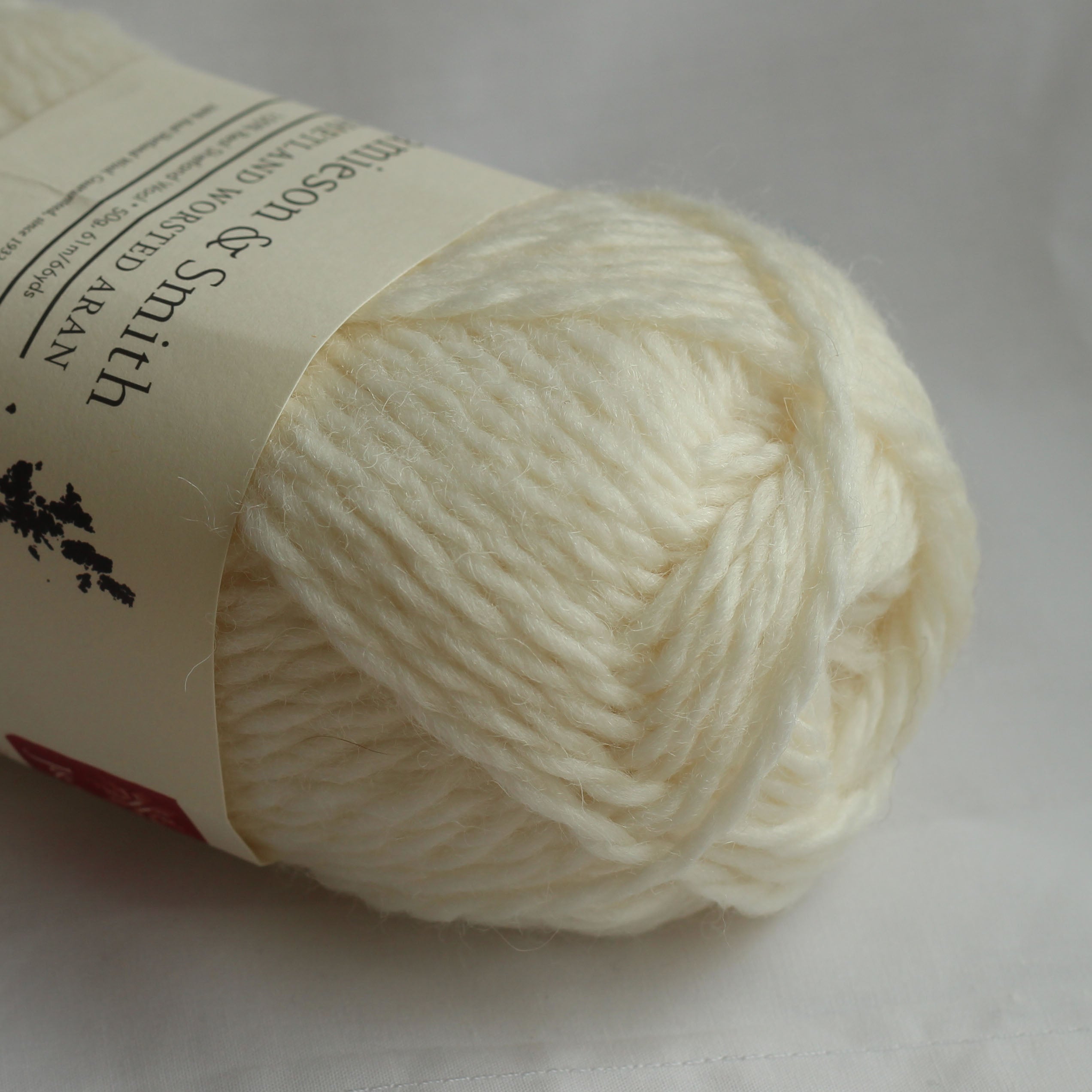 jamieson-smith-aran-worsted-fil-snaa-white-50g image 1