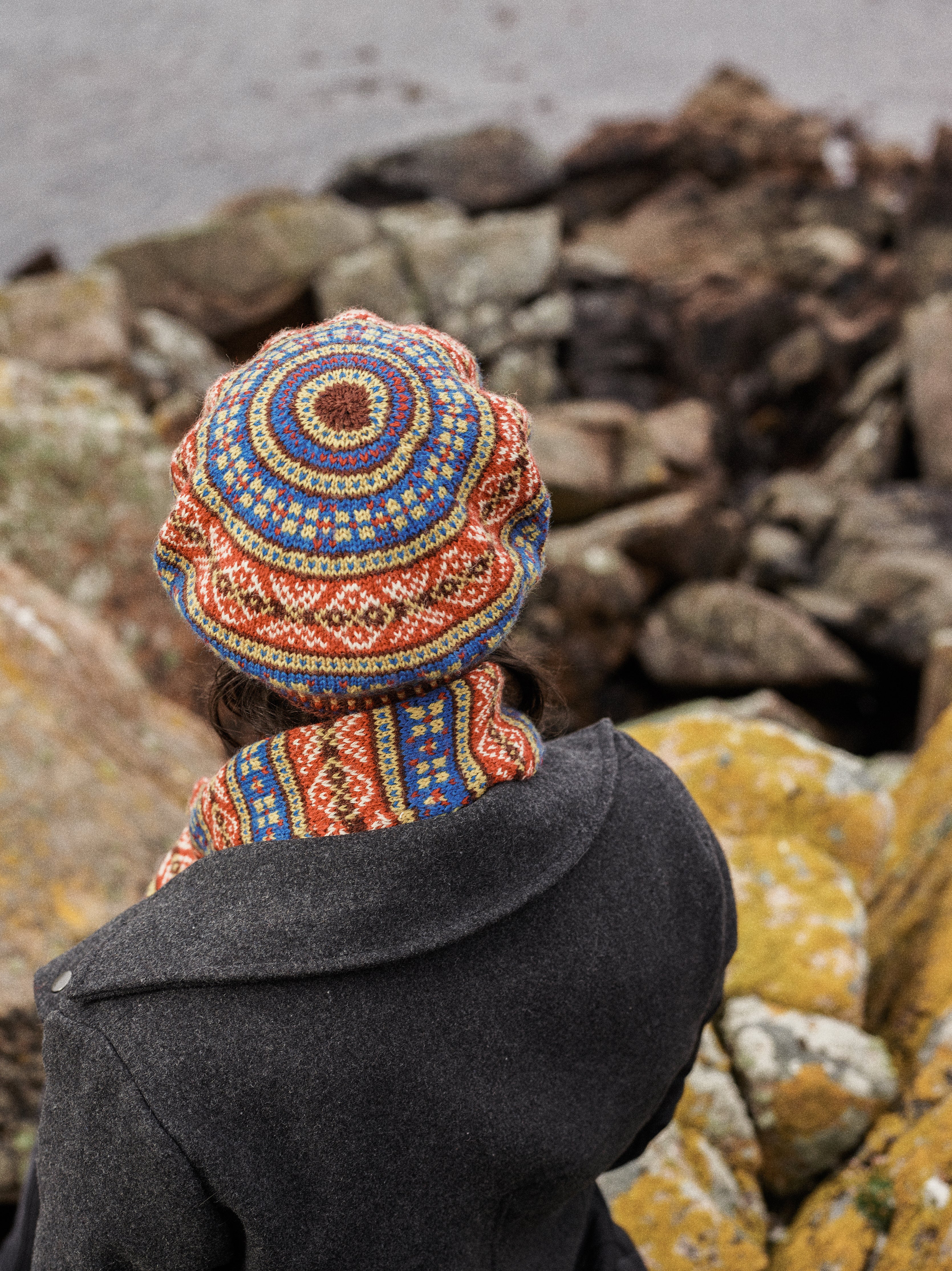 jamieson-smith-hevdadale-tam-and-scarf-patron-papier-fair-isle image 3