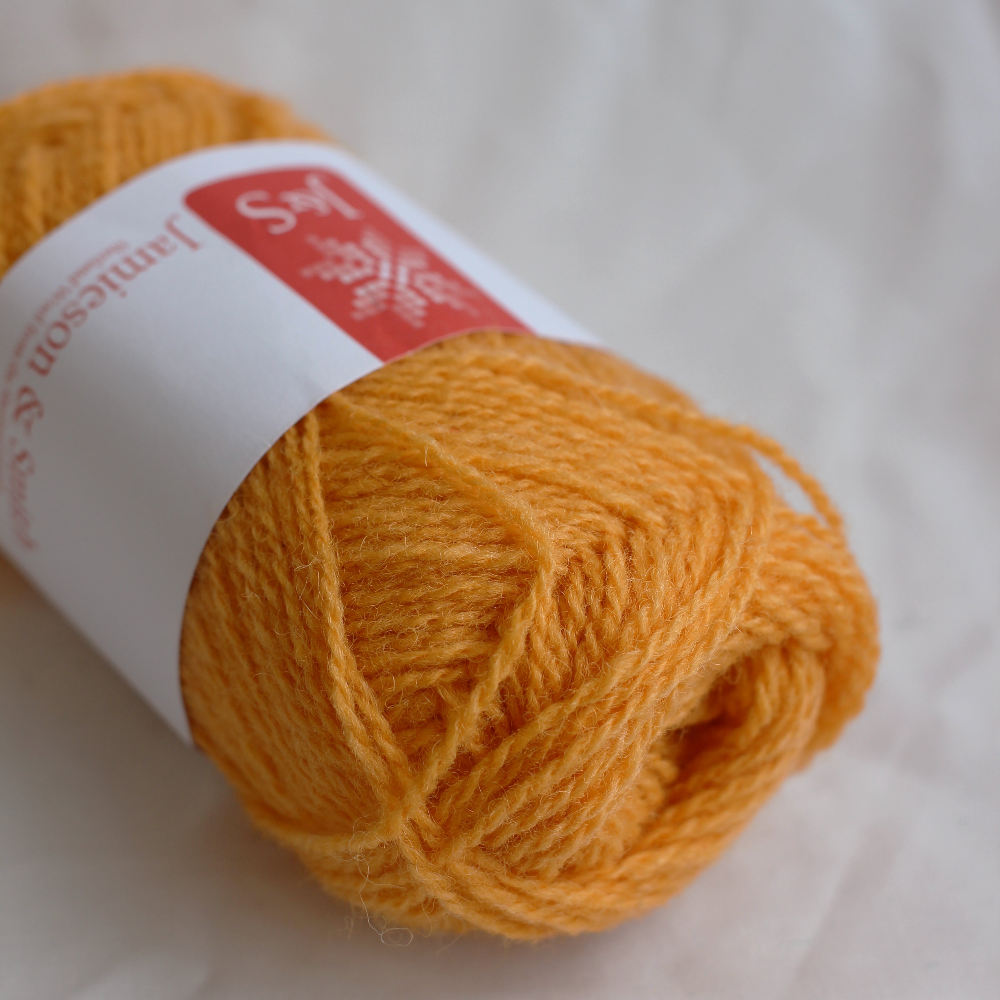 jamieson-smith-2ply-jumper-weight-pelote-90-jaune-25g image 1