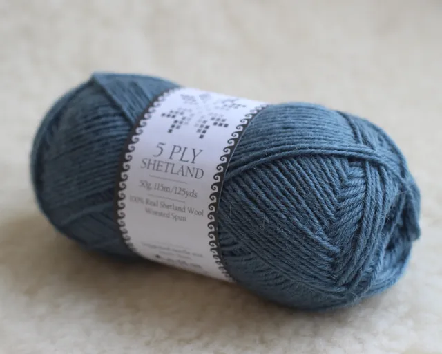 jamieson-smith-5ply-shetland-laine-airforce-bleu-50g image 1