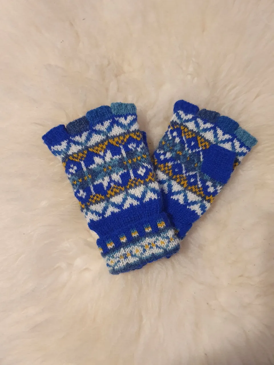 jamieson-s-harriet-s-fingerless-gloves-patron-mitaines-fair-isle image 1