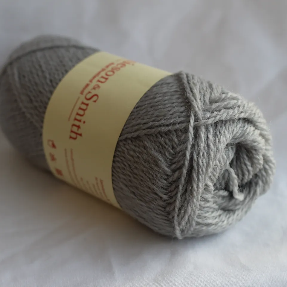 jamieson-smith-heritage-laine-silver-grey-25g-fingering image 1