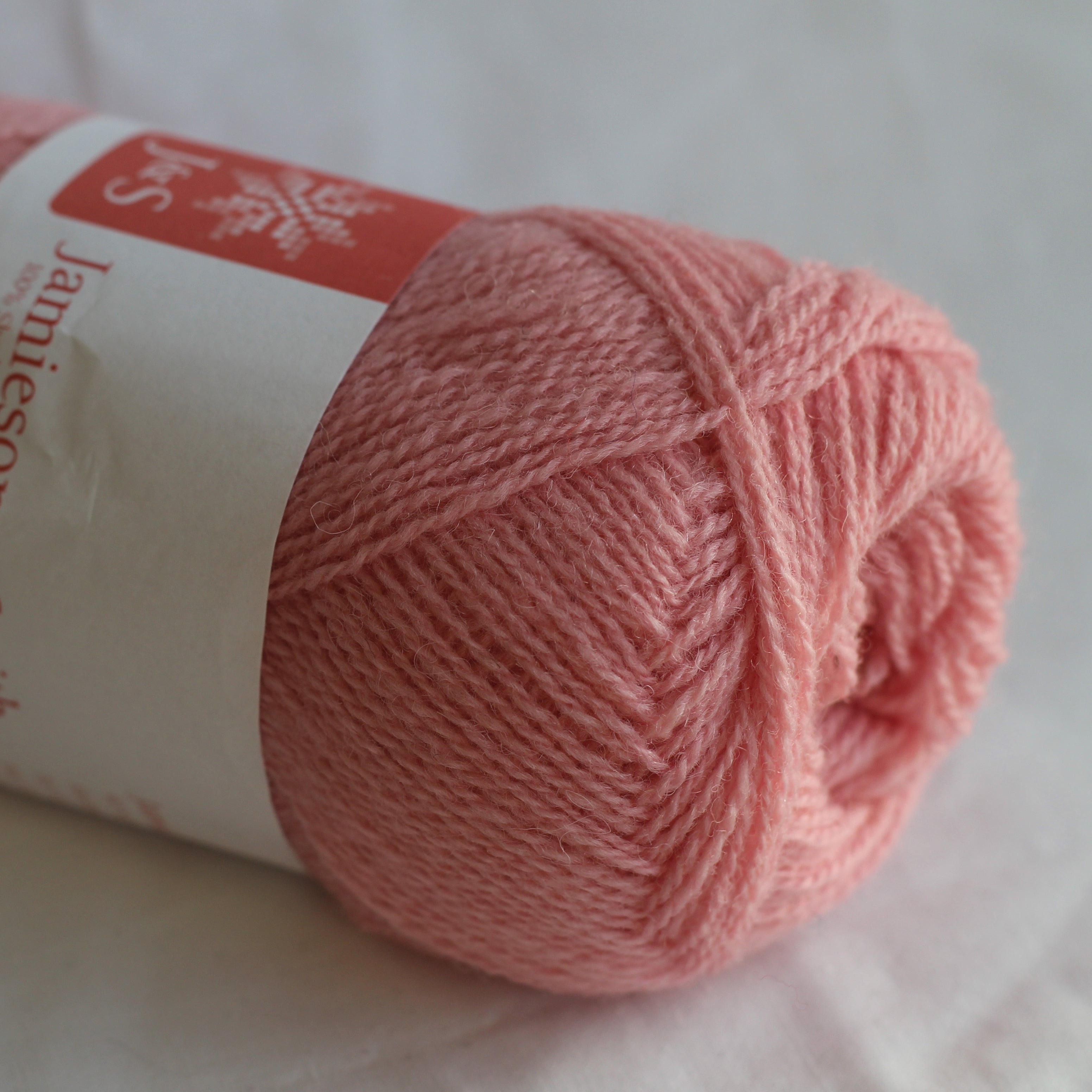 jamieson-smith-2ply-lace-weight-laine-l95-25g-fine image 1