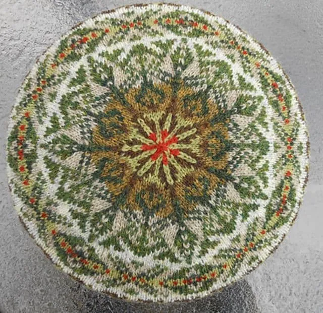 janine-bajus-mossy-rock-tam-patron-bonnet-fair-isle image 1