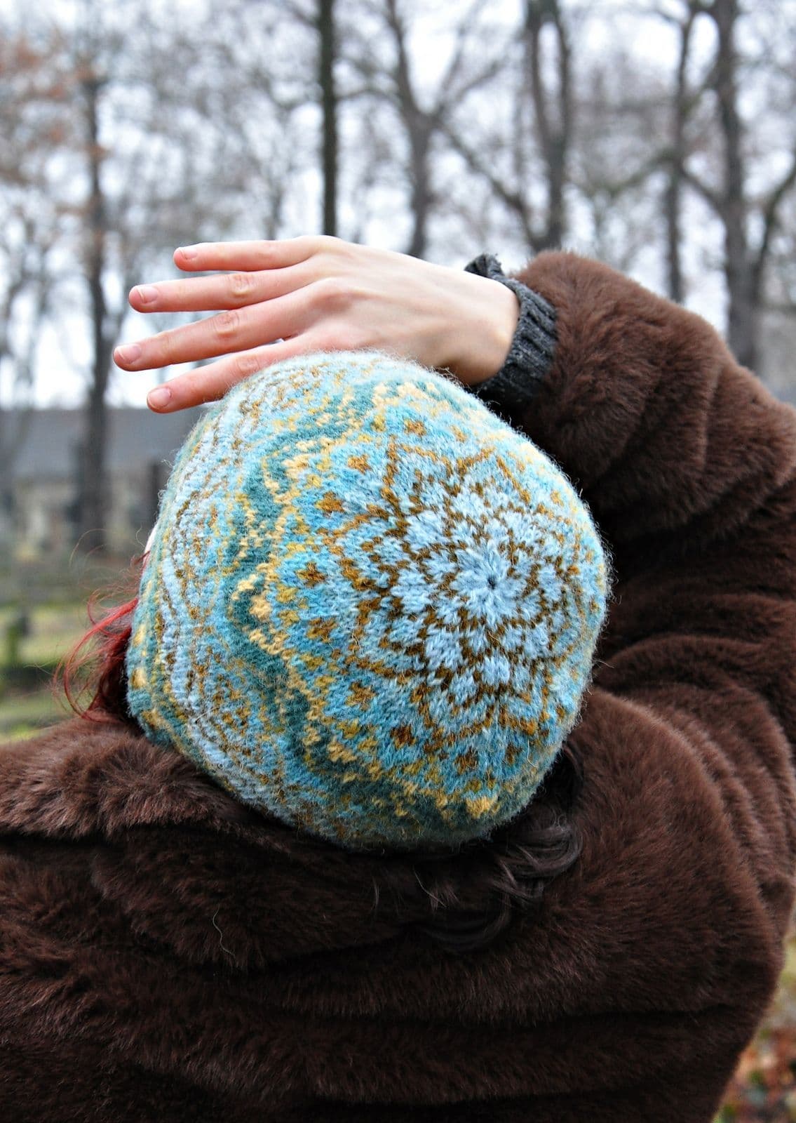 jamieson-s-eisvogel-hat-patron-bonnet-jacquard-spindrift image 2