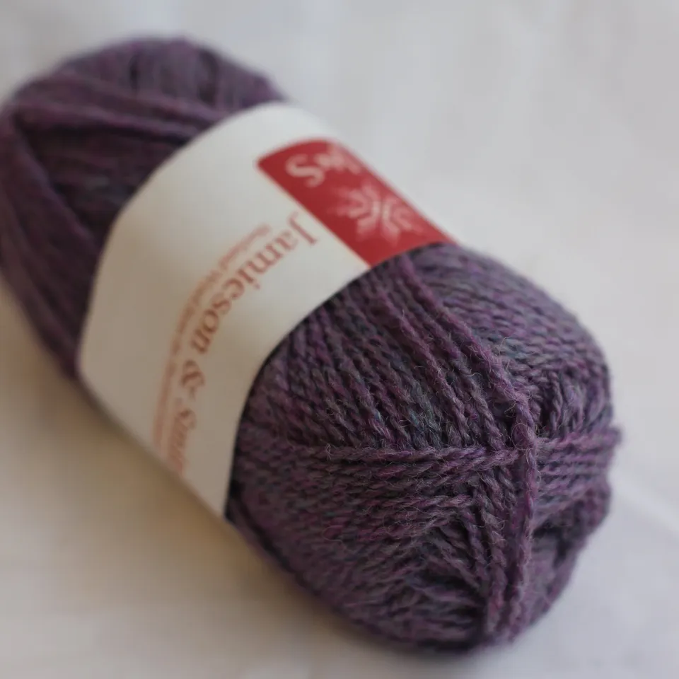 jamieson-smith-2ply-jumper-weight-fc9-fil-tricoter-25g-mauve image 1