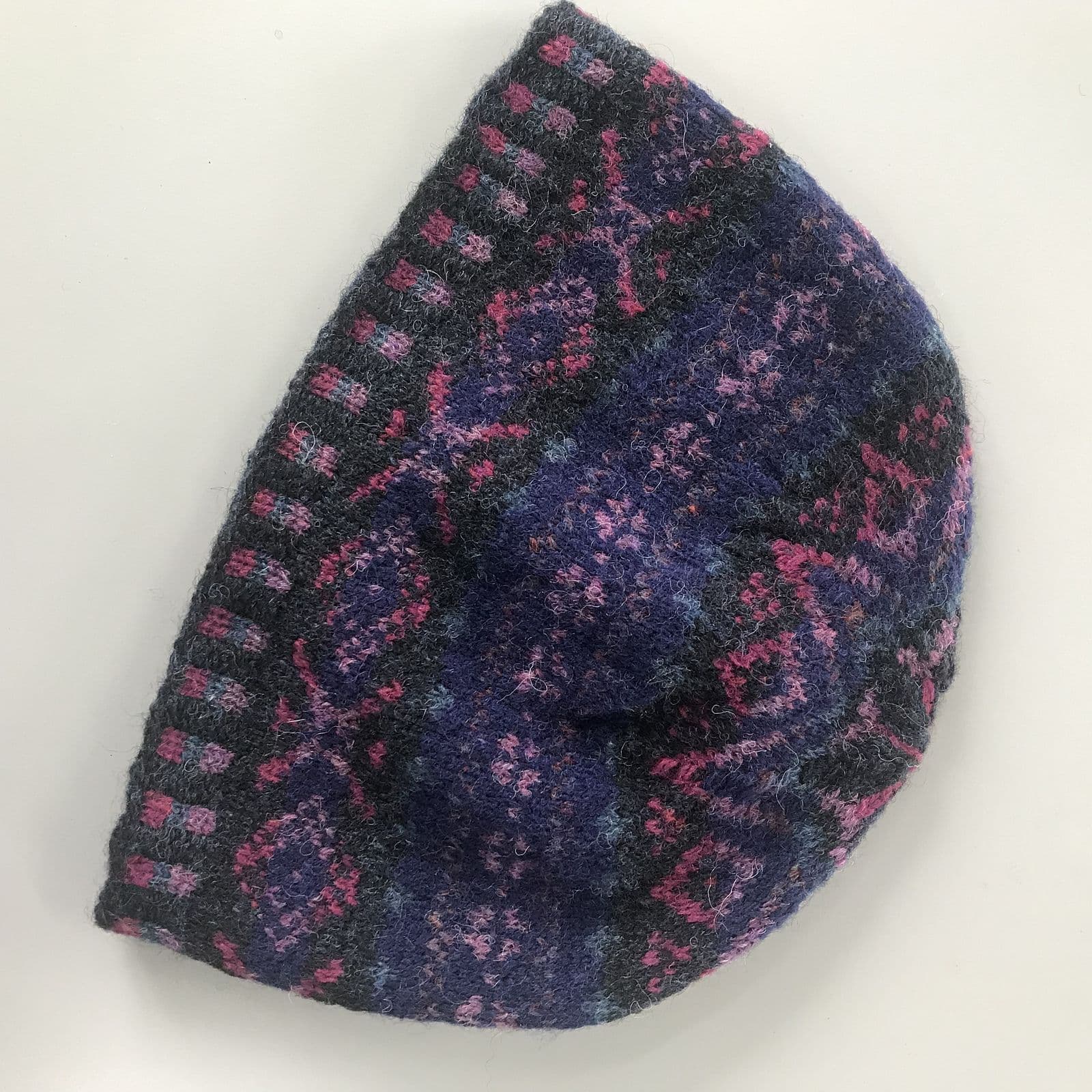 jamieson-s-cosmos-kep-wilma-malcolmson-patron-bonnet-jacquard image 2