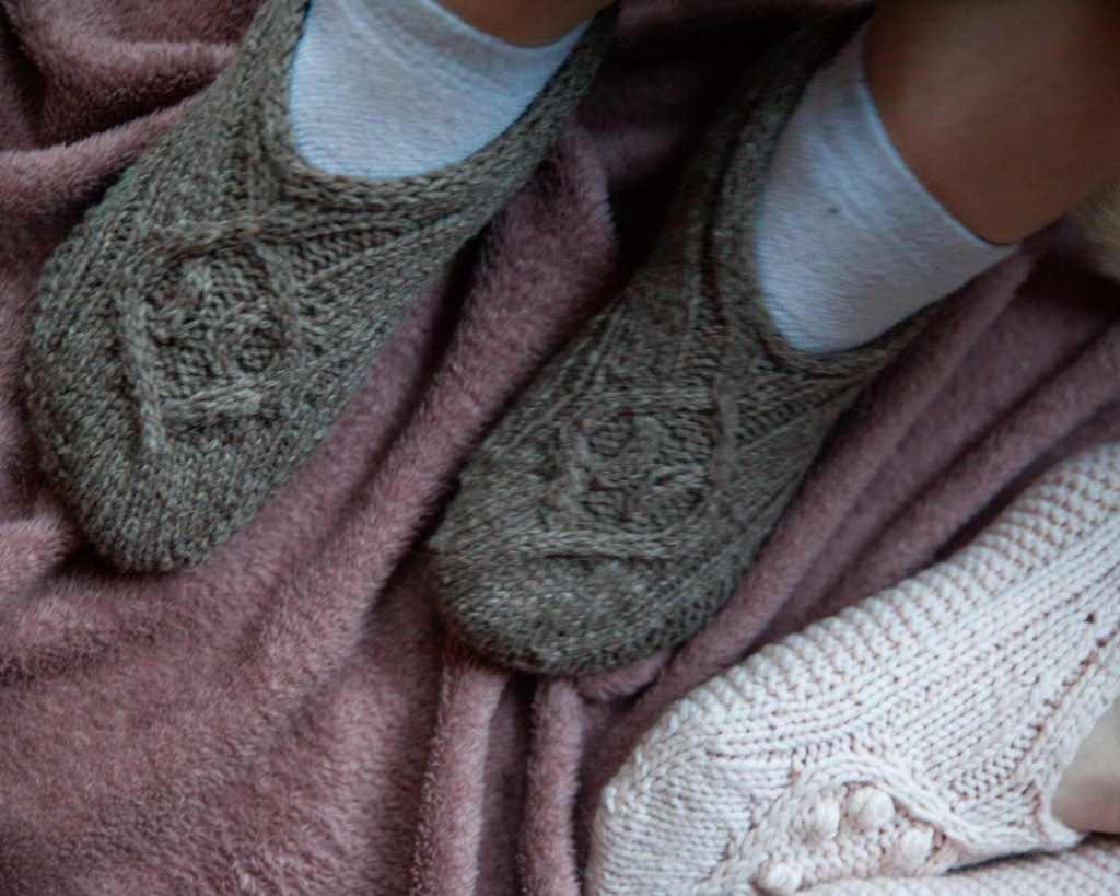 christallk-warm-me-up-slippers-patron-tricot-chaussons-pointure-xs-xxl image 7