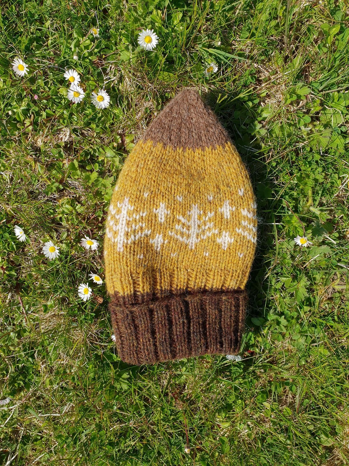 jamieson-s-bittersie-beanie-janette-budge-patron-bonnet image 4