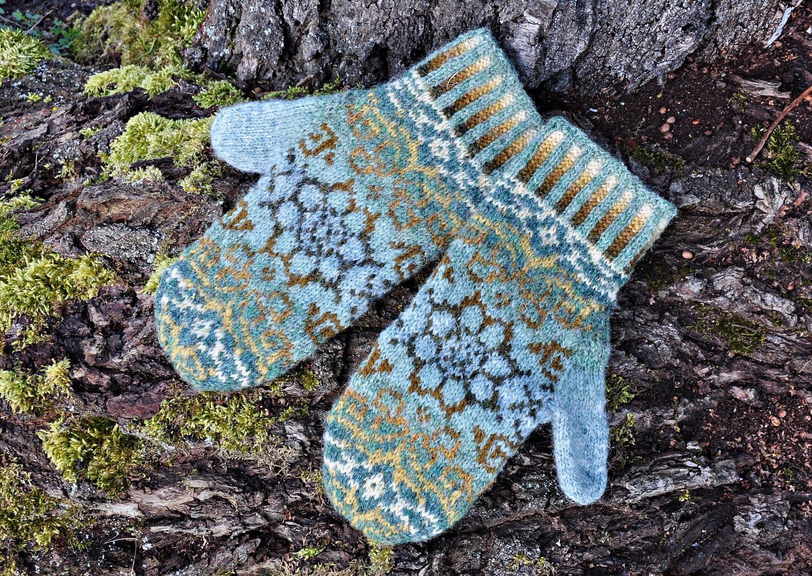 helleborus-mittens-marion-schlenzka-patron-moufles-jacquard-pdf image 2