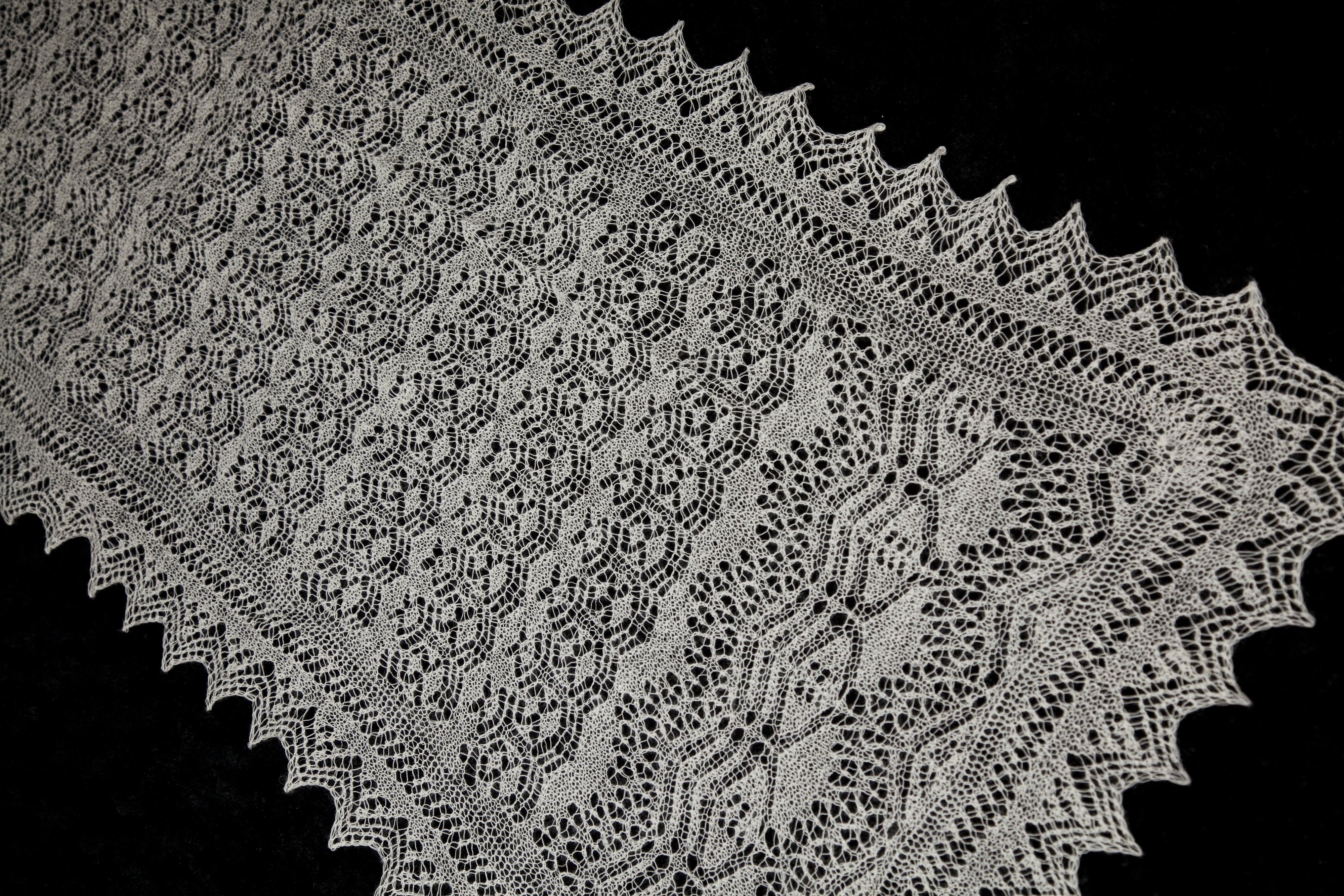 jamieson-smith-shetland-bound-patron-tole-dentelle-70x180-cm image 2