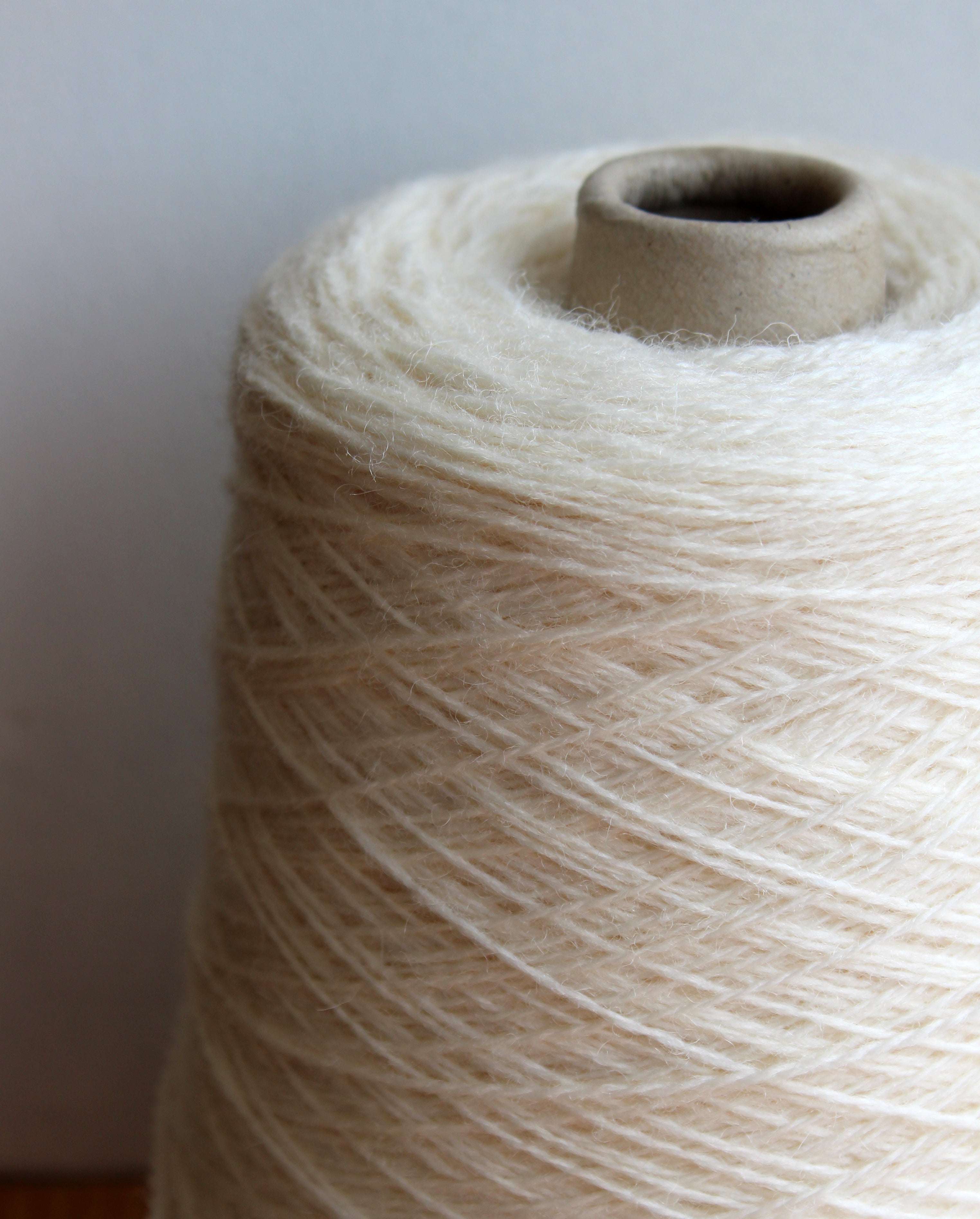 jamieson-smith-shetland-heritage-snaa-white-laine-c-ne-500g image 2