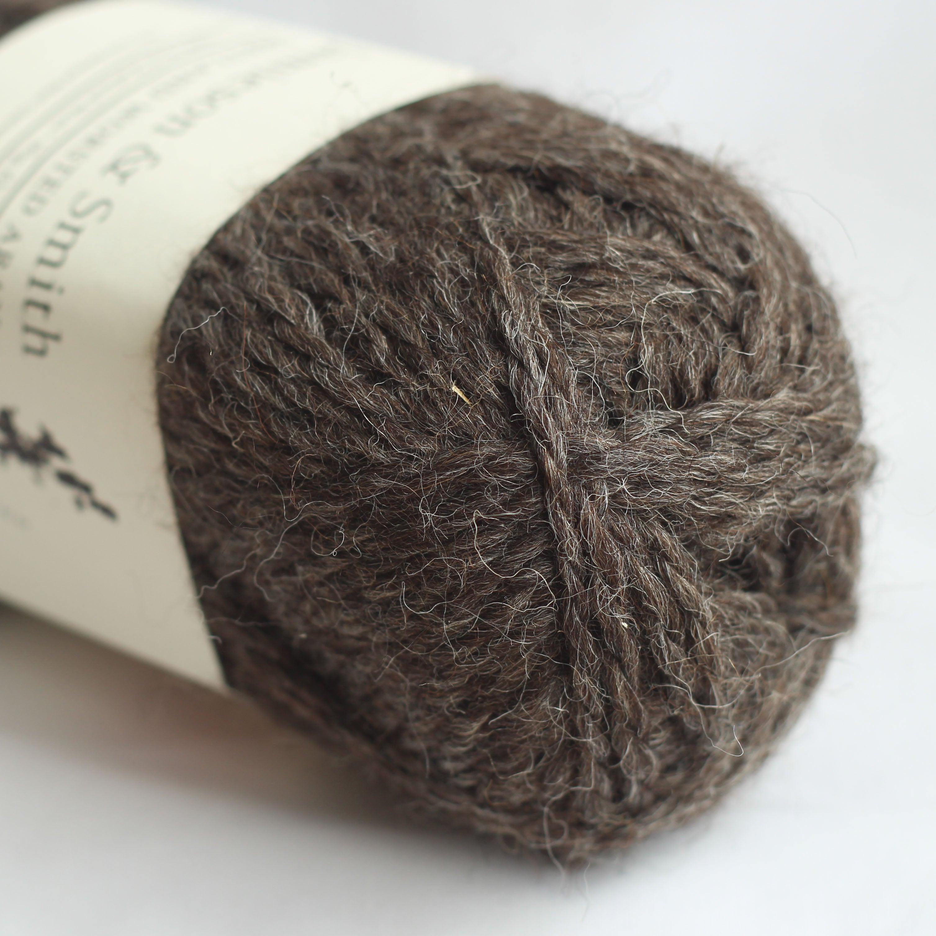 jamieson-smith-shetland-aran-pelote-gris-naturel-50g image 1