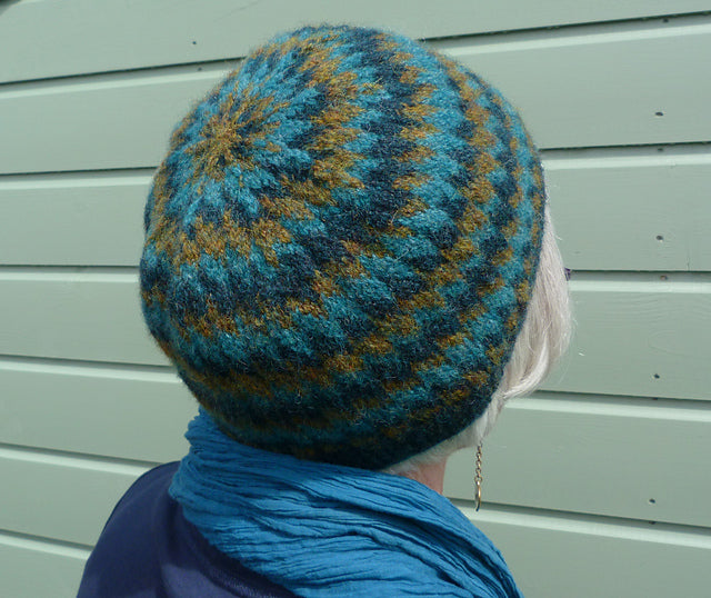 jamieson-smith-foxfires-kit-bonnet-fair-isle-2-tailles image 2