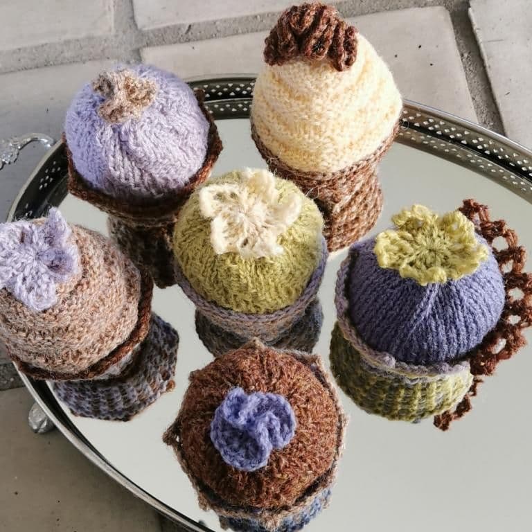 jamieson-s-sweet-cakes-patron-tricot-g-teaux-7-10-cm image 1