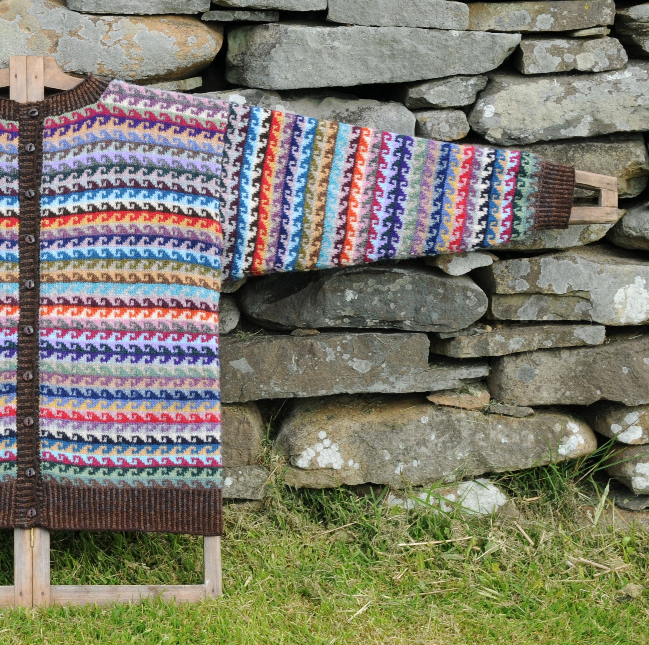jamieson-smith-wave-cardigan-patron-papier-gilet-fair-isle image 1