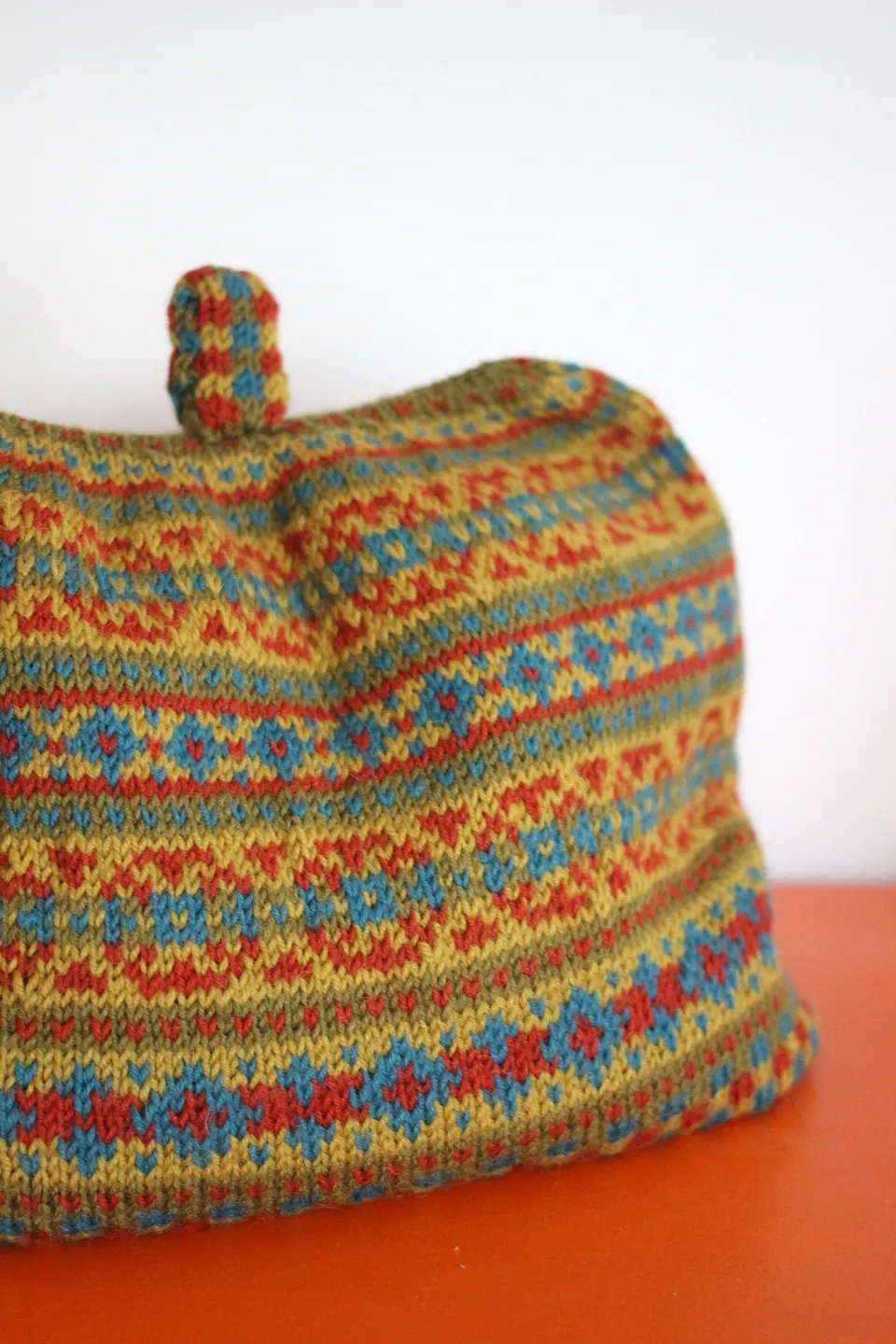 jamieson-smith-tingwall-tea-cosy-kit-cache-th-i-re-fair-isle image 1