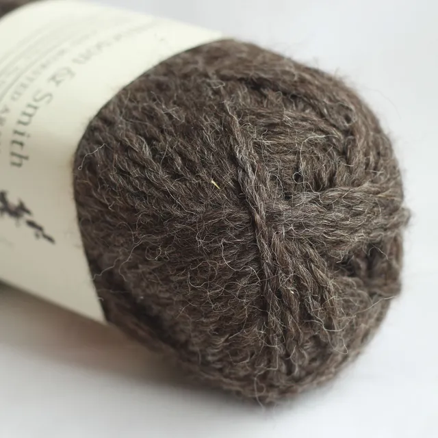 jamieson-smith-shetland-aran-pelote-gris-naturel-50g image 1