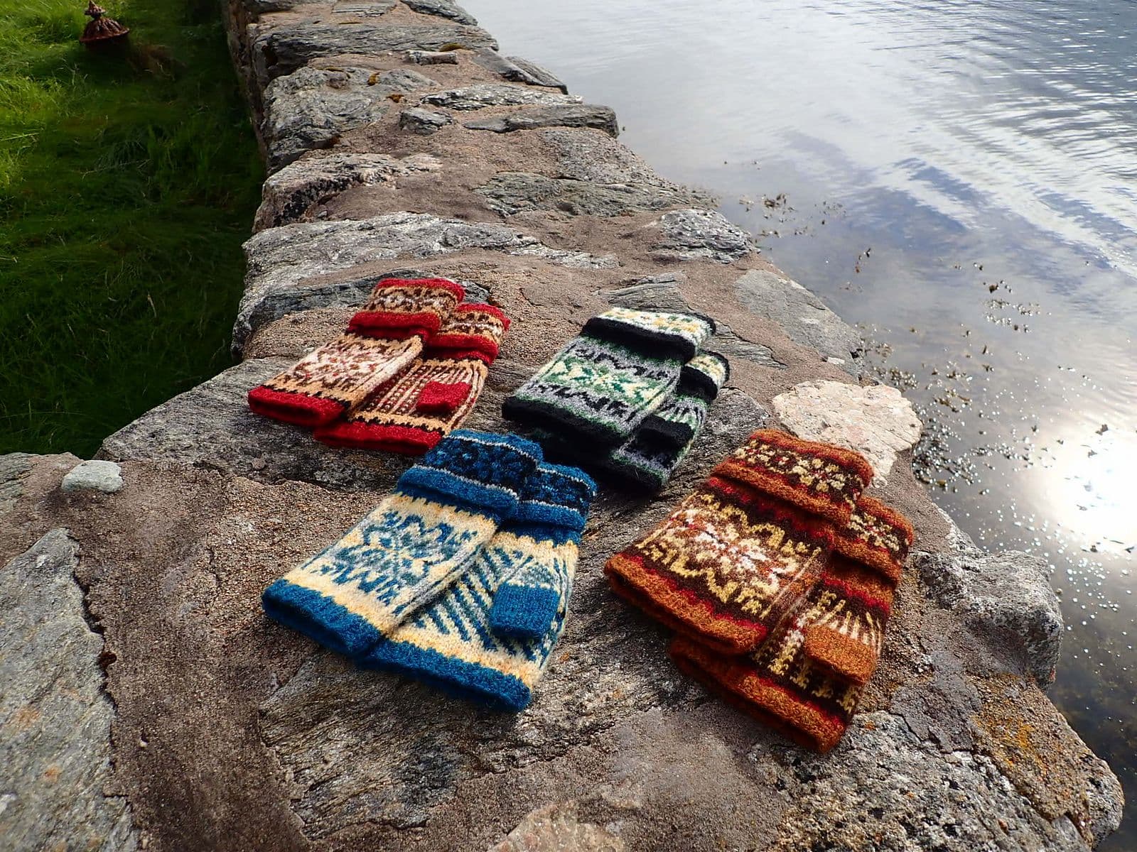jamieson-s-vagaland-mitts-patron-mitaines-alison-rendall image 4
