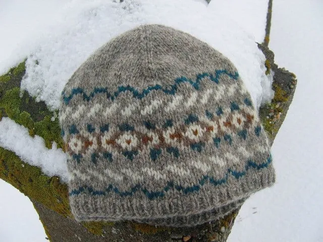 jamieson-s-fair-isle-toorie-patron-bonnet-jacquard image 1