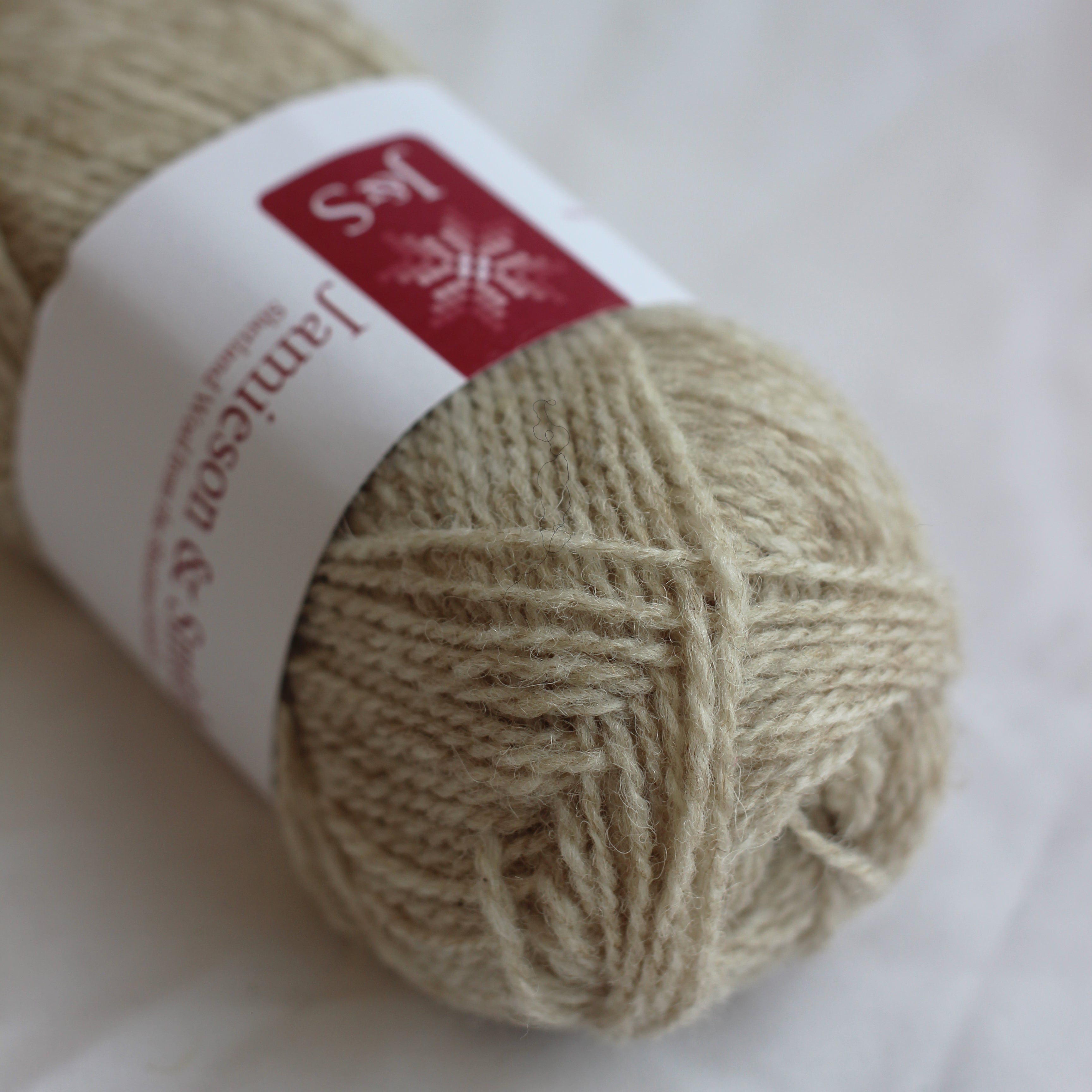 jamieson-smith-2ply-jumper-weight-laine-202-beige-clair-25g image 1
