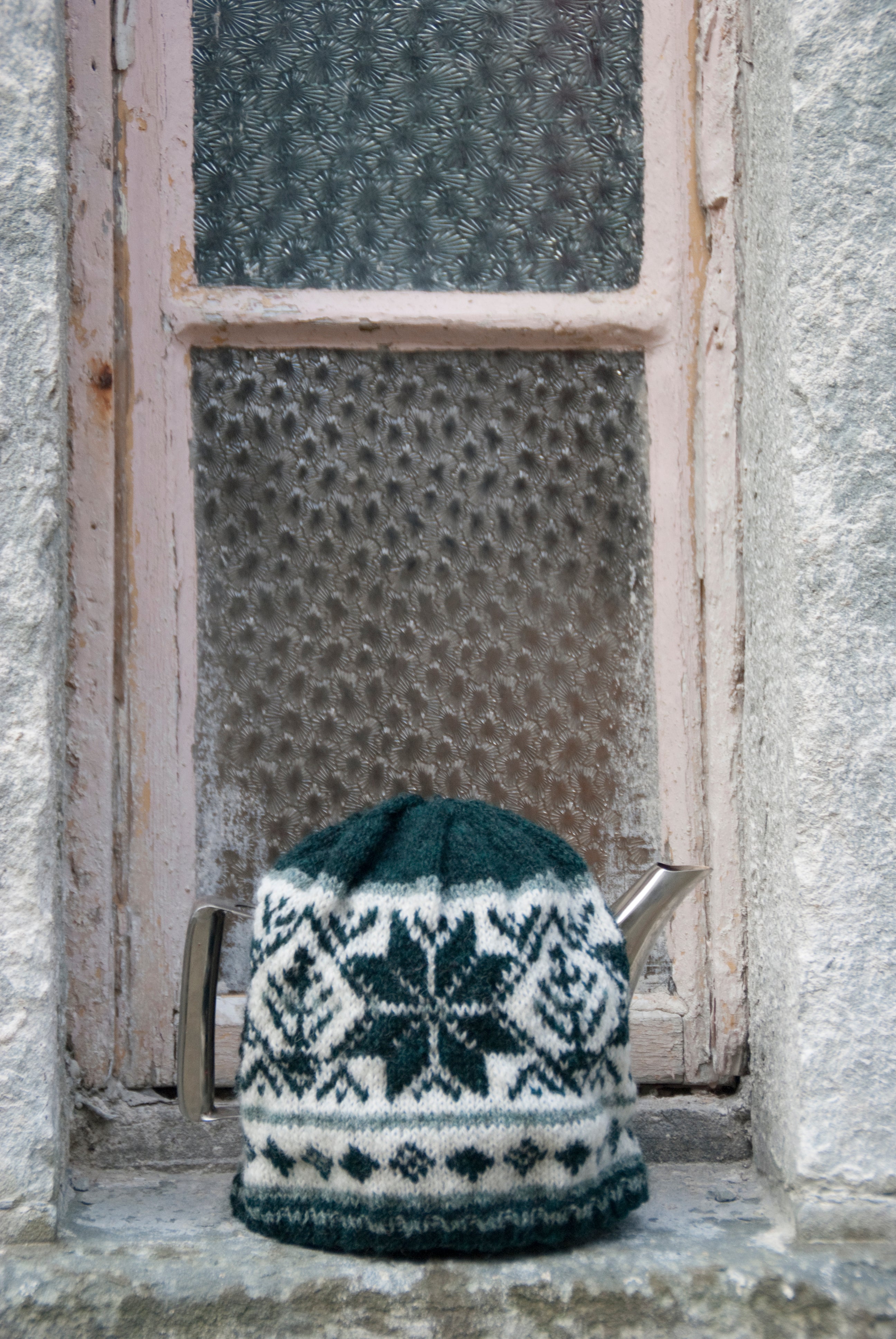 jamieson-smith-fair-isle-tea-cosy-patron-cache-th-i-re image 1