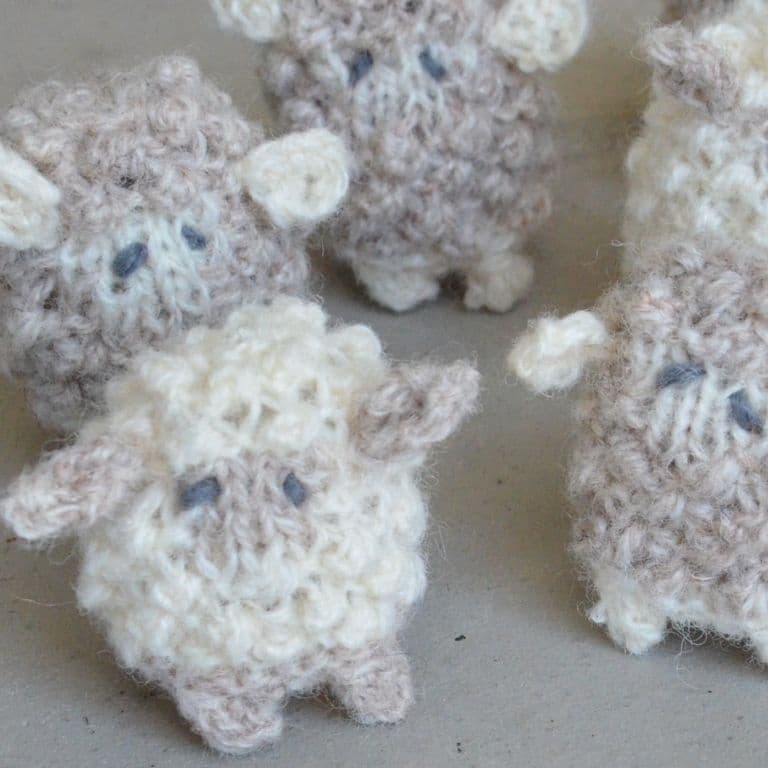 kastaniestrik-lamb-tina-vejl-patron-tricot-agneau-4-5-cm image 1