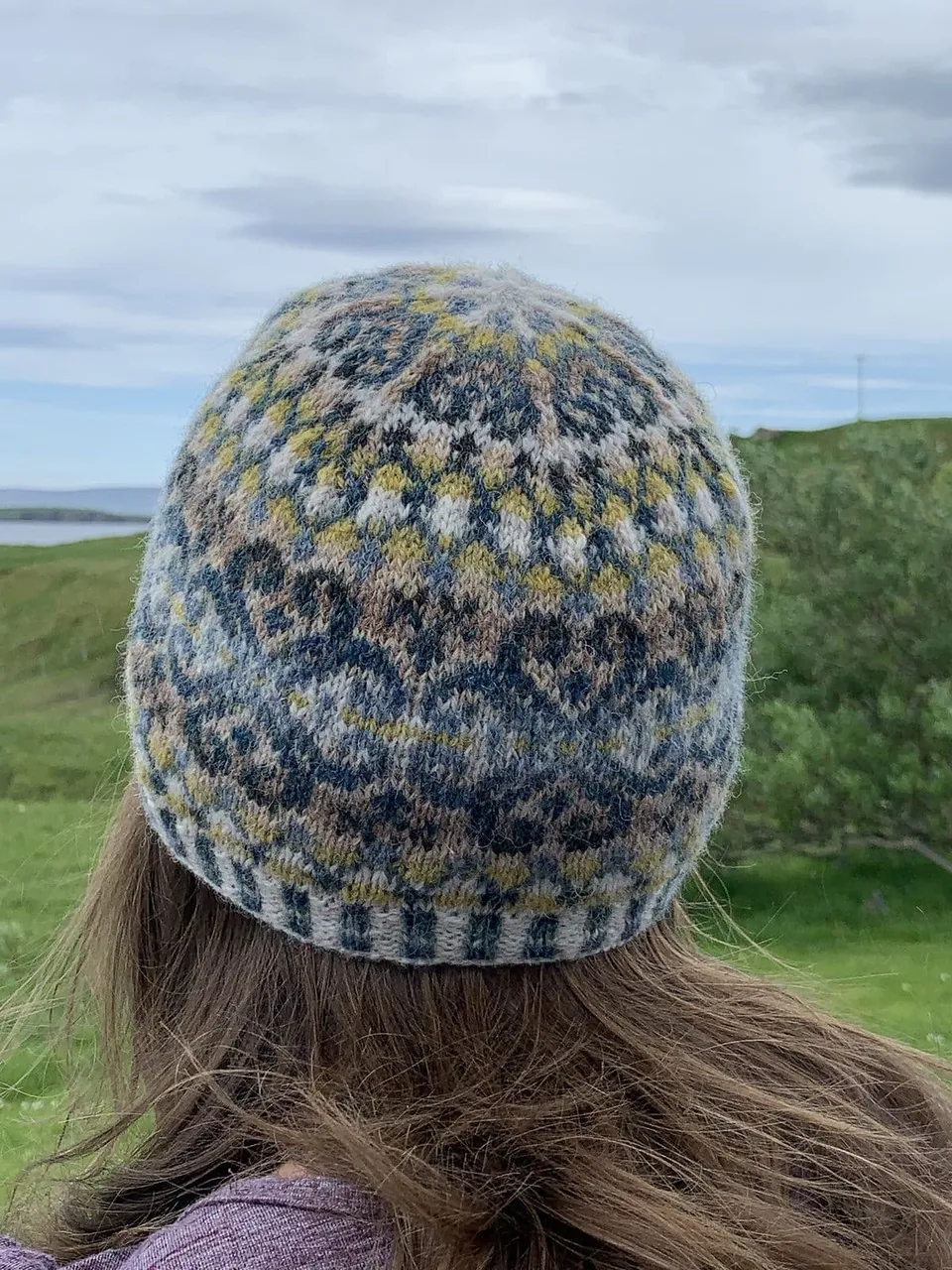 olach-ollaberry-beanie-mandy-moore-patron-bonnet-fair-isle image 1
