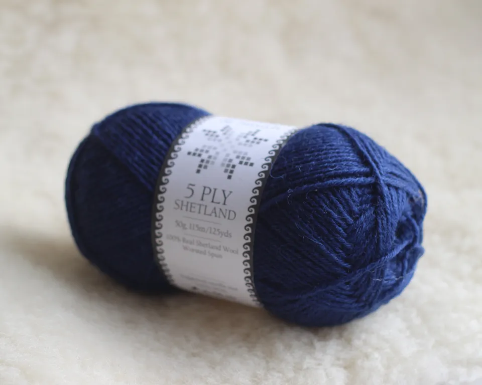 jamieson-smith-5ply-shetland-fil-navy-50g image 1