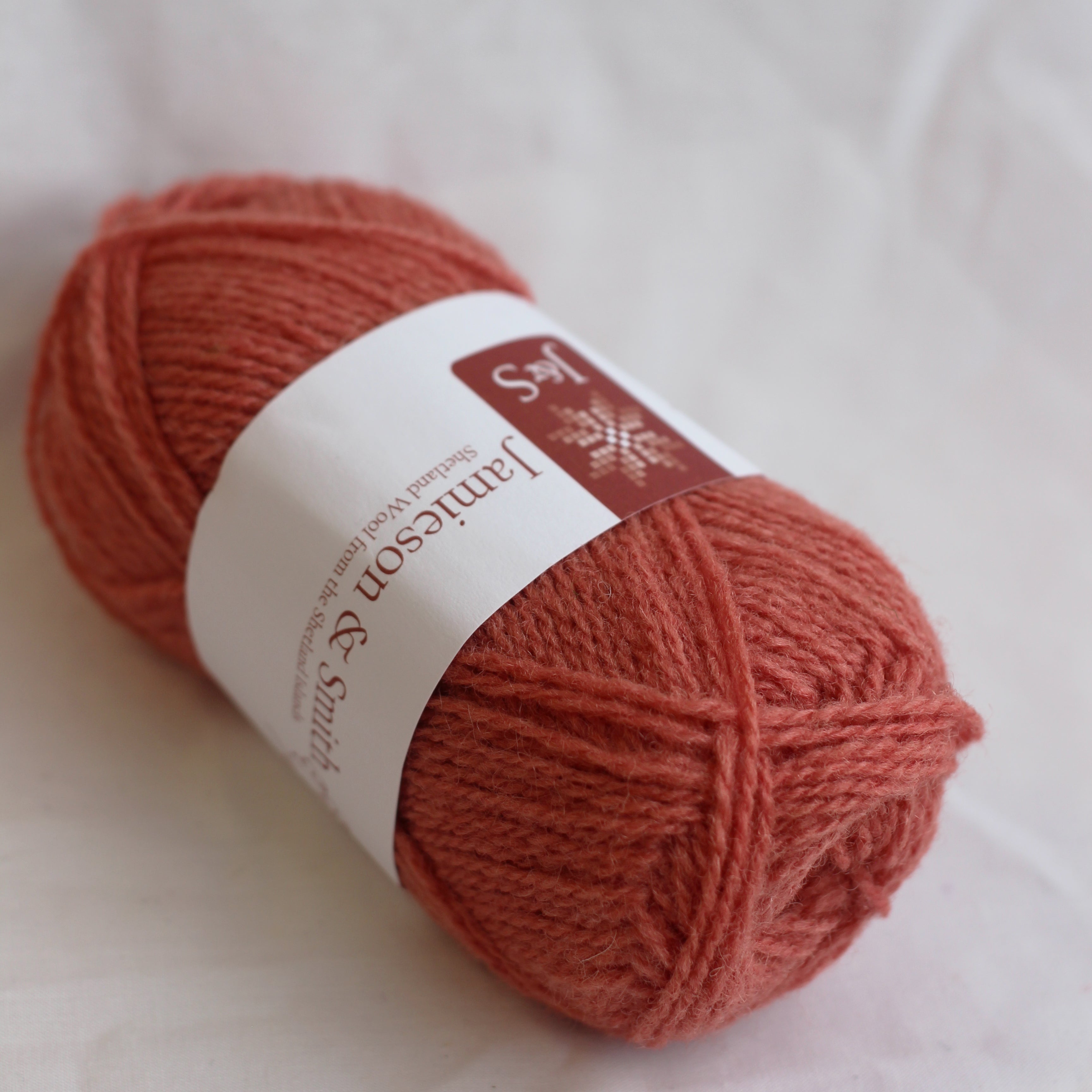 jamieson-smith-2ply-jumper-weight-9144-fil-laine-rose-saumon-25g image 1