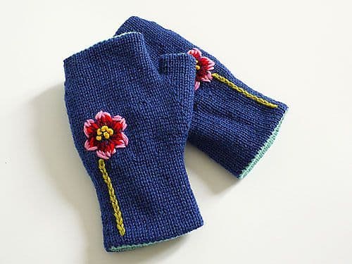 jamieson-s-of-shetland-reversible-mittens-patron-tricot-moufles-dk image 2
