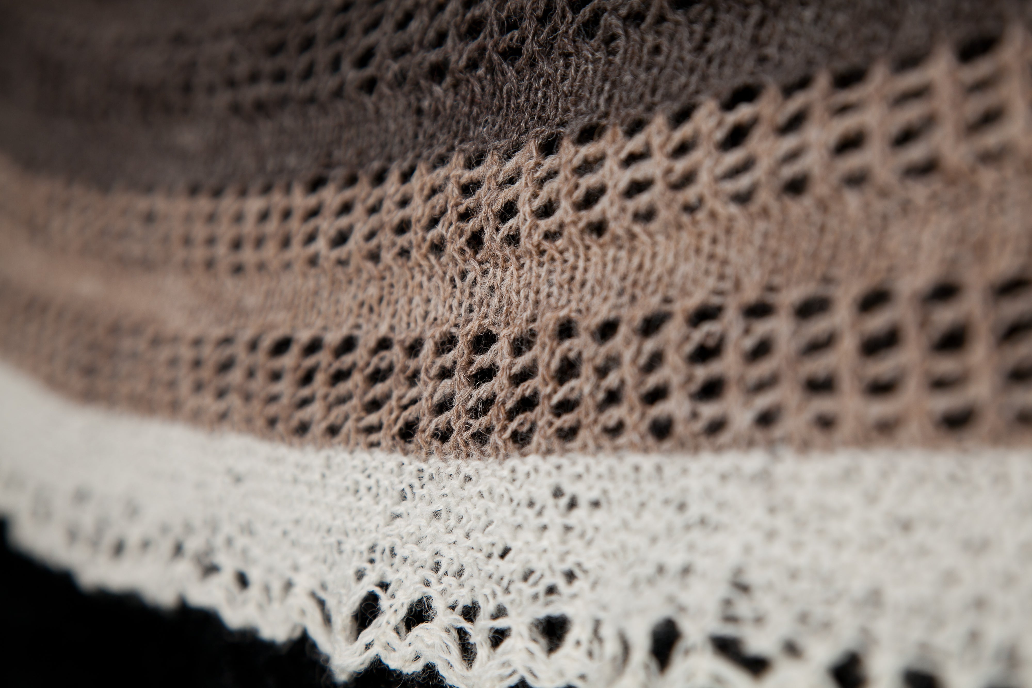 jamieson-smith-shetland-crescent-kit-ch-le-dentelle-kieran-foley image 2