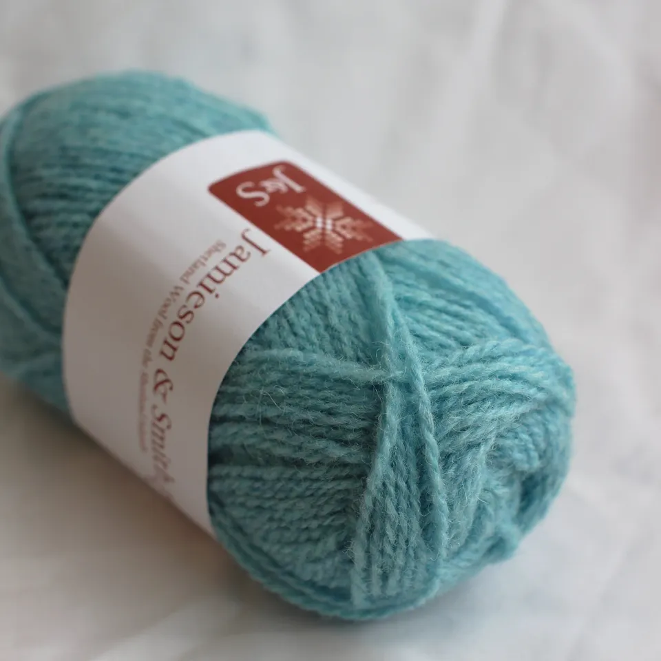 jamieson-smith-2ply-jumper-weight-75-pelote-turquoise-clair-25g image 1