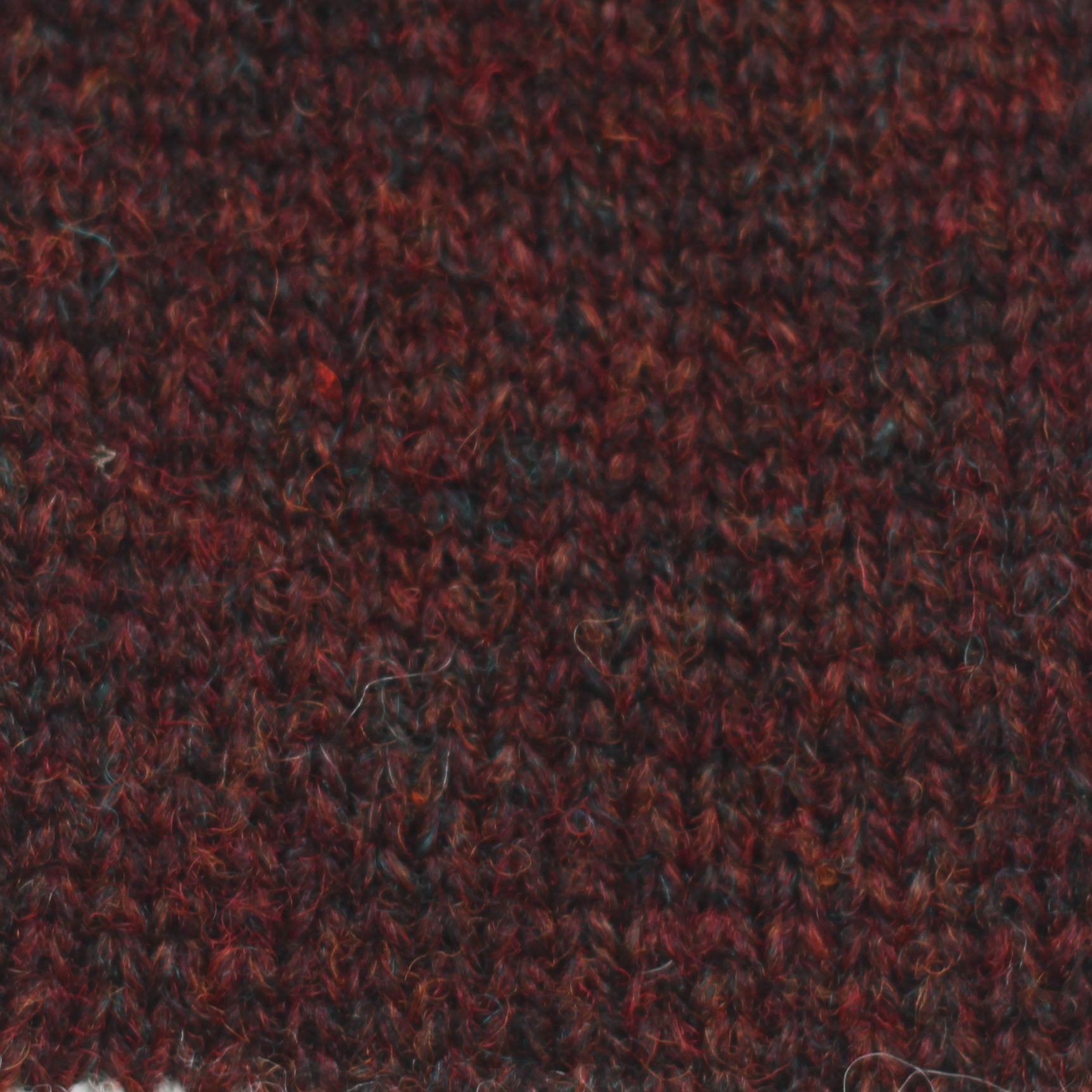 jamieson-smith-2ply-jumper-weight-fc13-fil-rouge-25g-shetland image 2