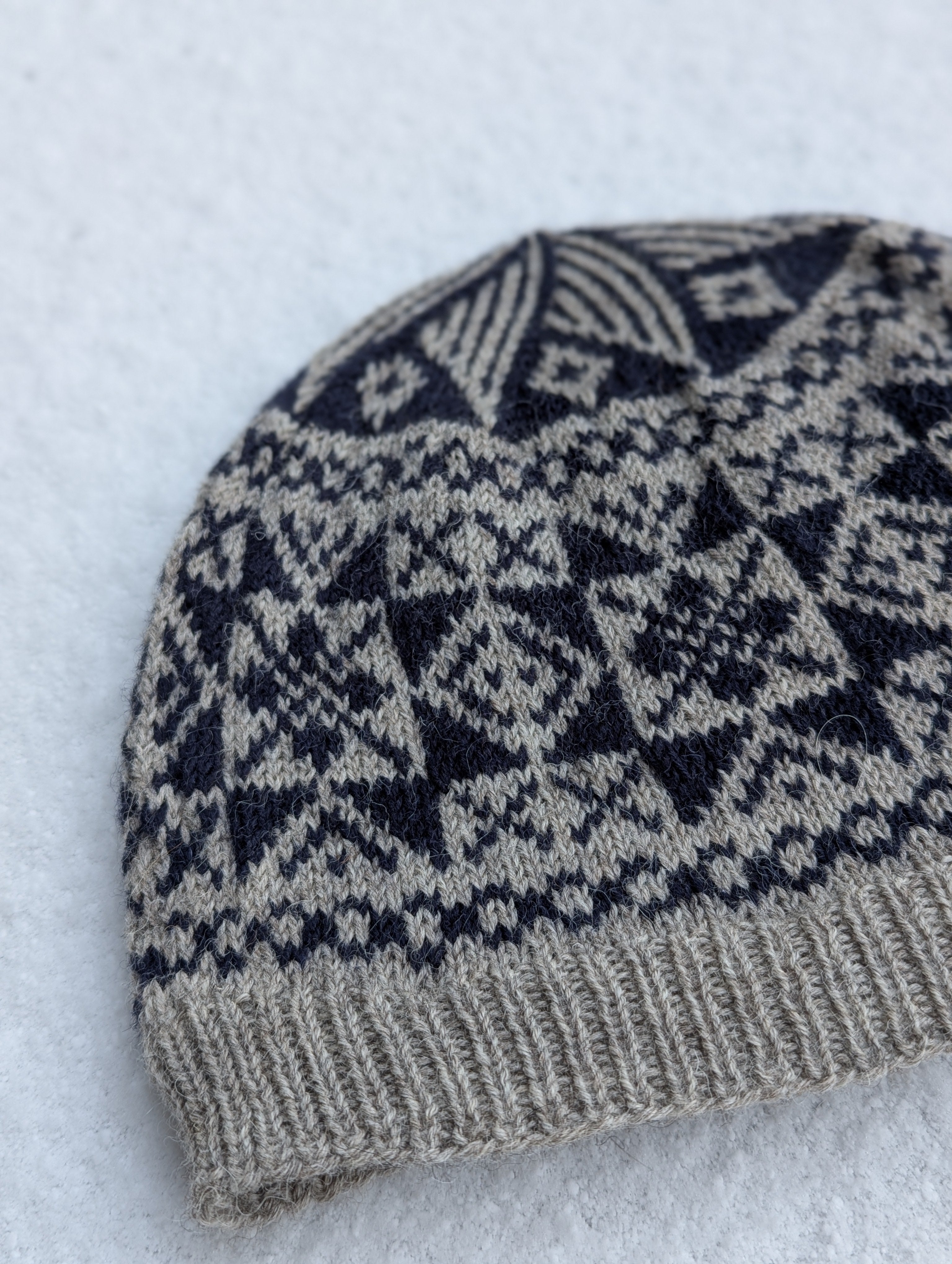 jamieson-smith-paper-patterns-olaf-hat-patron-bonnet-toile-fair-isle image 2