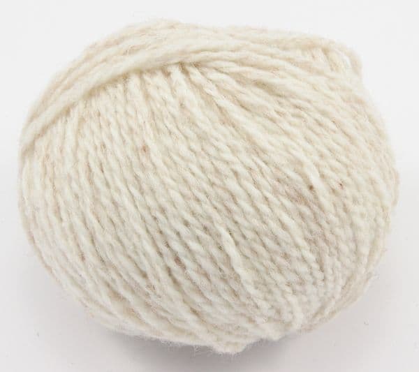 jamieson-s-of-shetland-heather-aran-343-laine-50g-ivoire-chin image 2