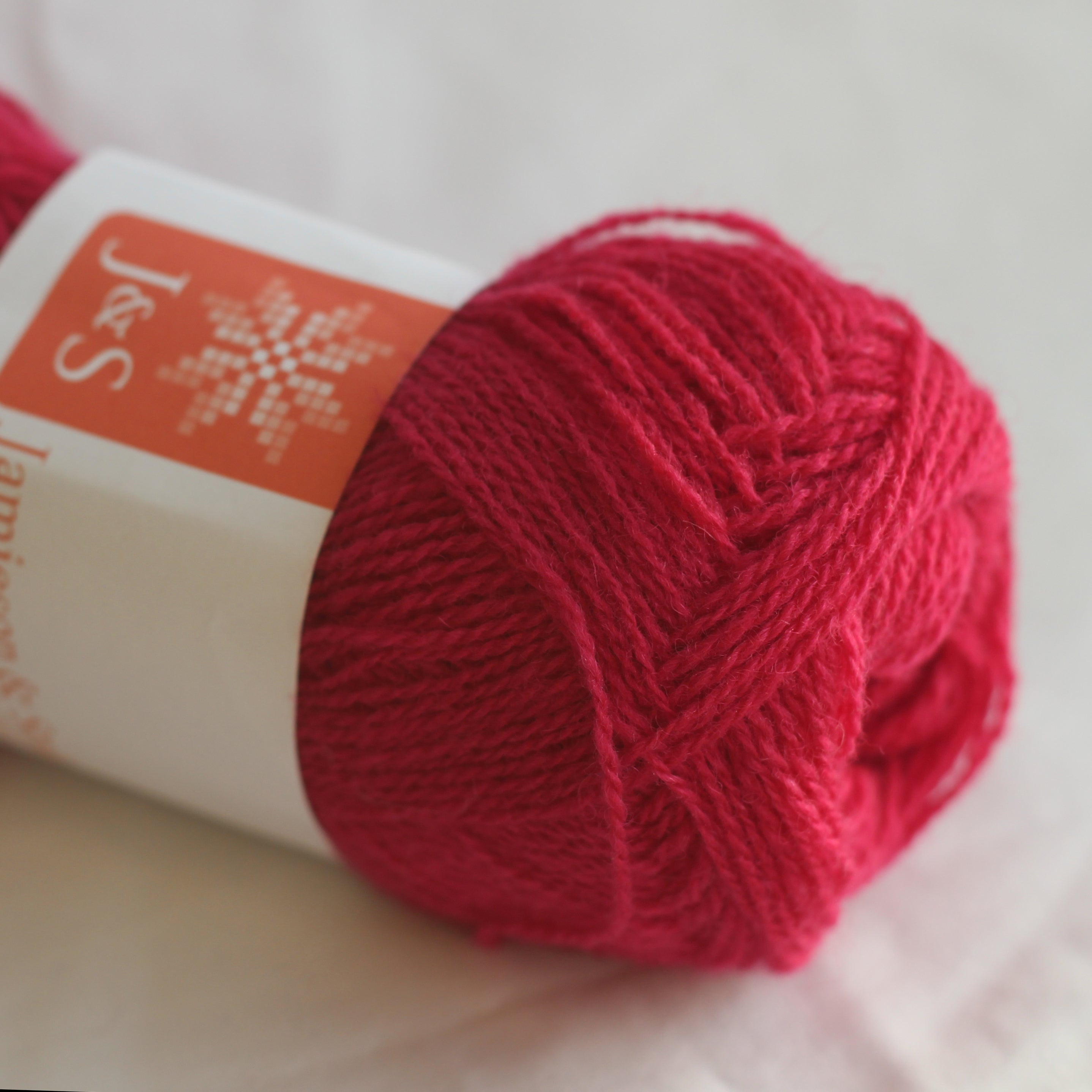 jamieson-smith-2ply-lace-weight-l68-fil-dentelle-25g image 1