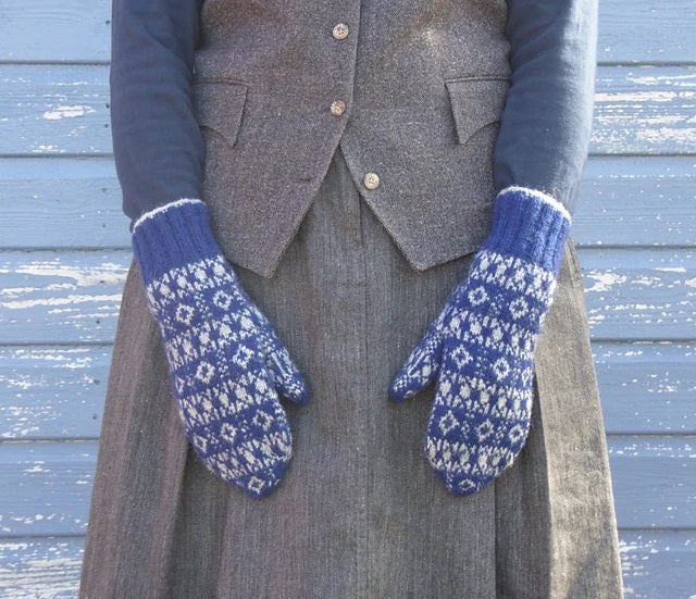 jamieson-smith-wooden-flower-mittens-kit-moufles-fair-isle image 1