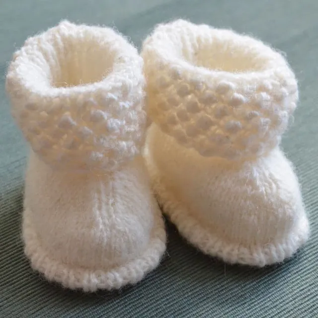 jamieson-s-cauliflower-booties-patron-chaussons-b-b-kastaniestrik image 1