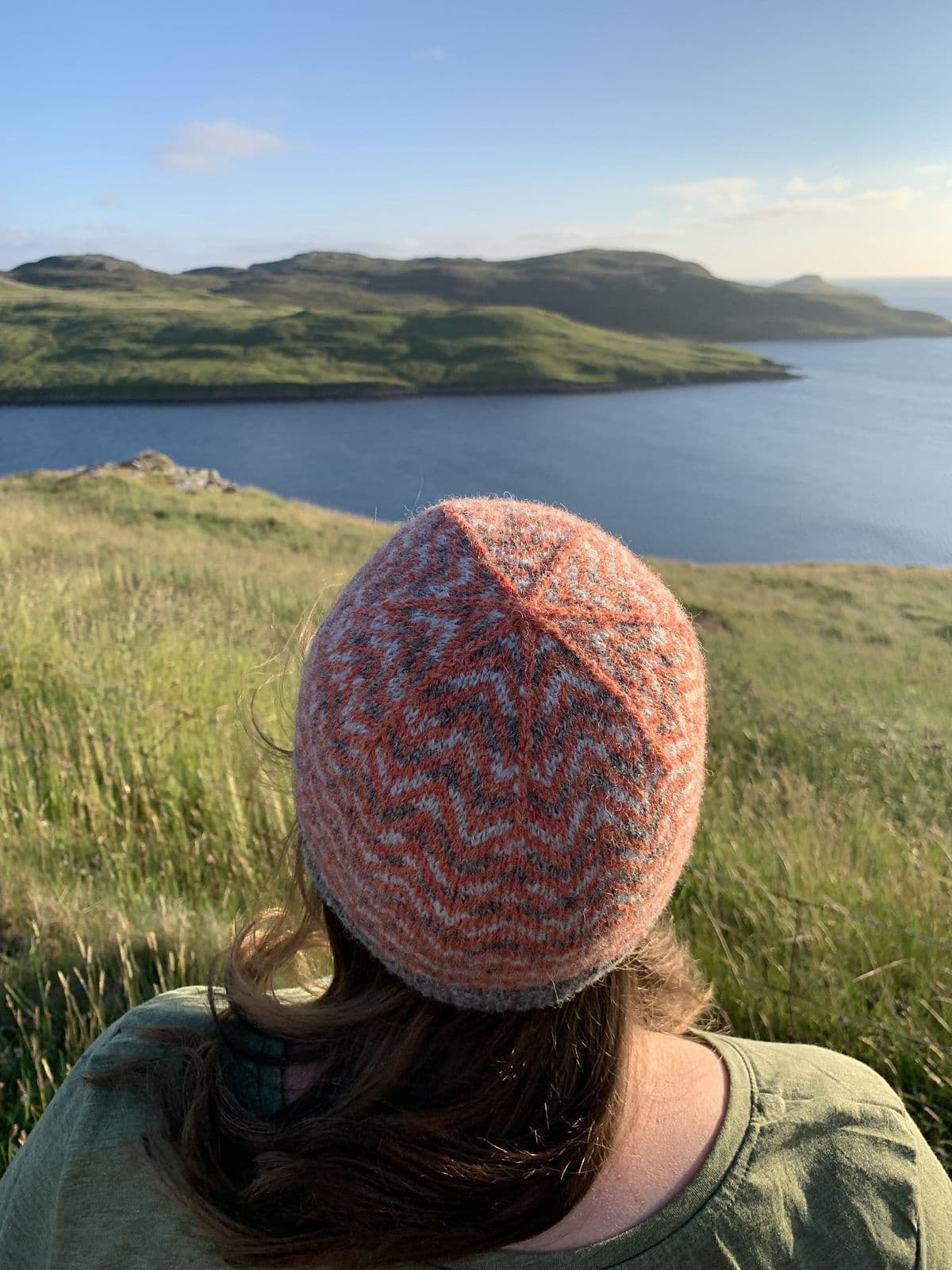 jamieson-s-mangaster-beanie-mandy-moore-patron-bonnet-jacquard image 2