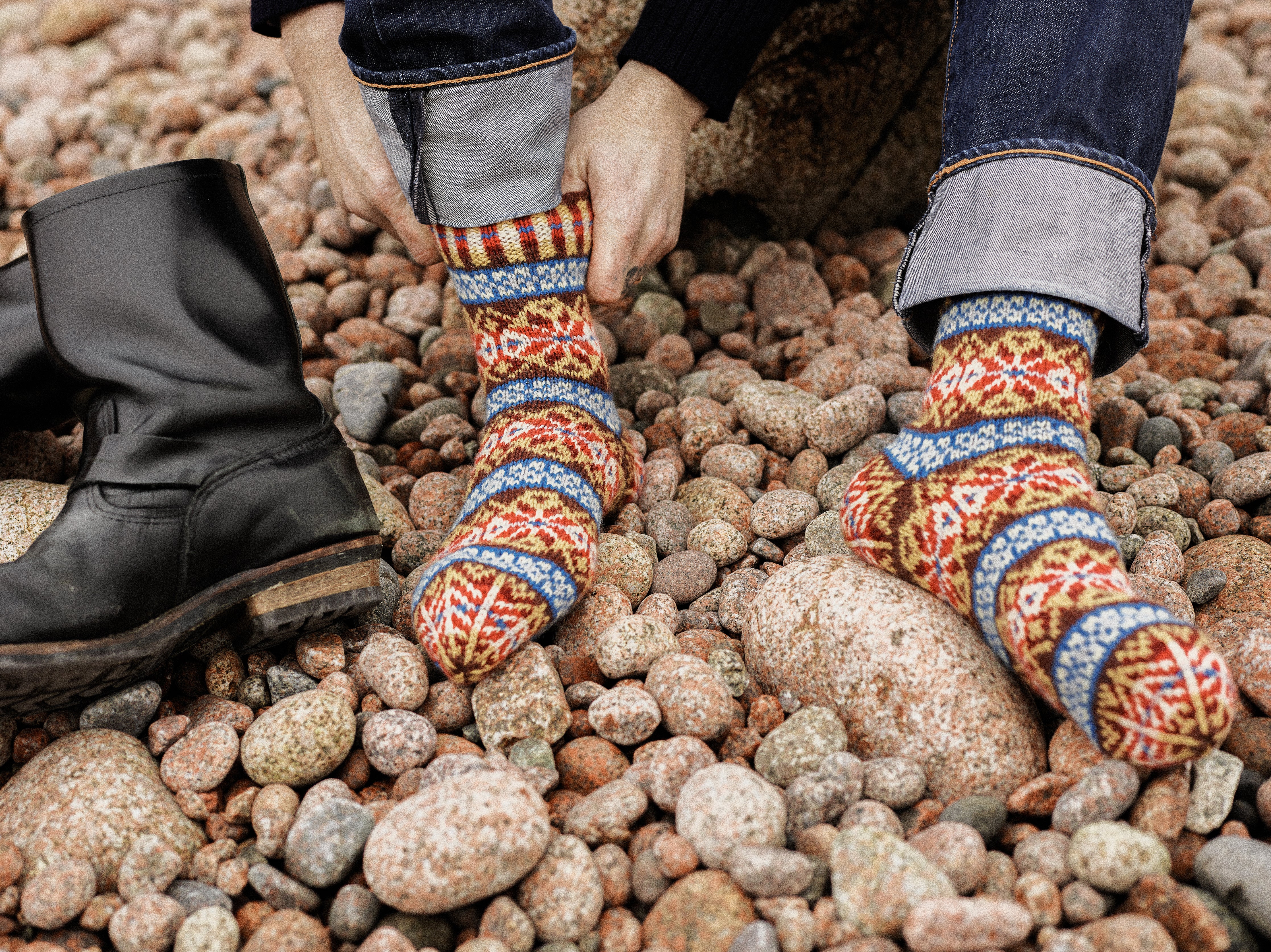jamieson-smith-houss-socks-kit-chaussettes-fair-isle image 2