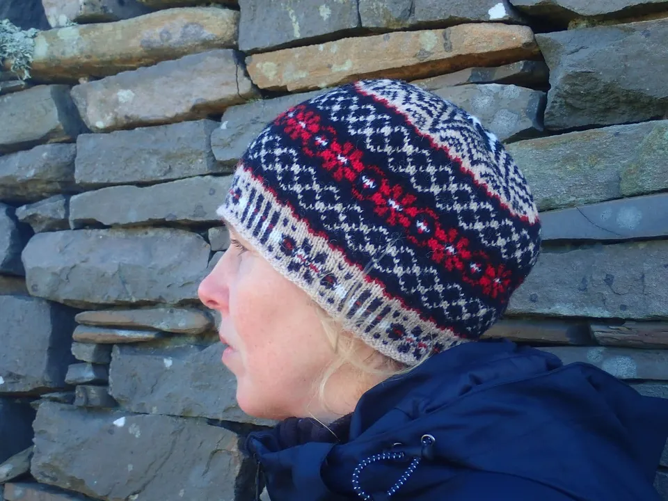 jamieson-s-underhoull-hat-alison-rendall-patron-bonnet-jacquard image 1